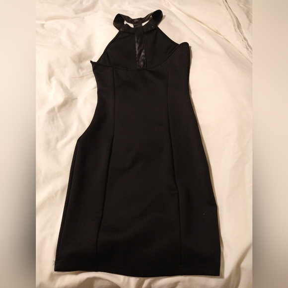 Dress - Picture 3 of 4